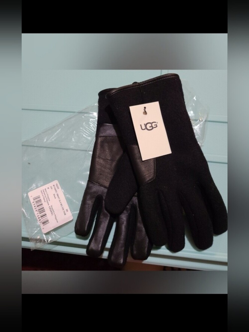 UGG Men's Black Wool and Leather Smart Gloves. Brand New & Authentic.